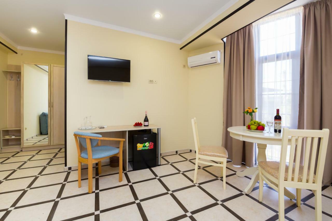 Bmg Hotel Sohum Dış mekan fotoğraf